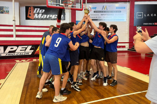 La categoría sub-16 de básquetbol logró el primer lugar del campeonato de ADIC