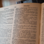 Página de un diccionario de inglés