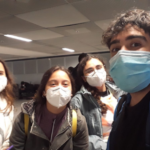 Selfie de los cuatro exalumnos