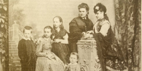Fotografía histórica: escena familiar