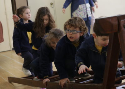 Clase abierta de educación física de nivel 3 años