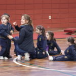Clase abierta de educación física de nivel 3 años
