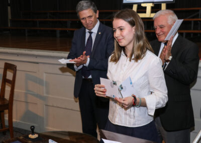 Presentación del sello postal del edificio Main Building