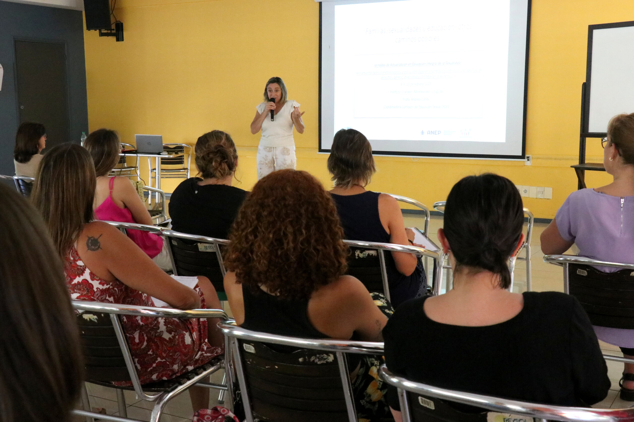 La Mag. Andrea Carlos en las jornadas de educación de la sexualidad