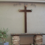 Capilla al aire libre en edificio de Secundaria