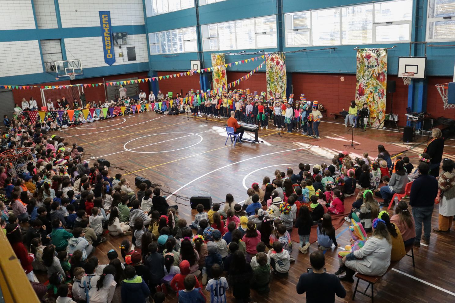 Fiesta de la primavera en el Gimnasio Centenario