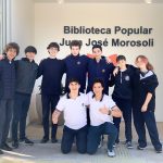 Estudiantes del Taller el día de la entrega de los libros