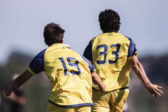 Dos jugadores de fútbol sub-16